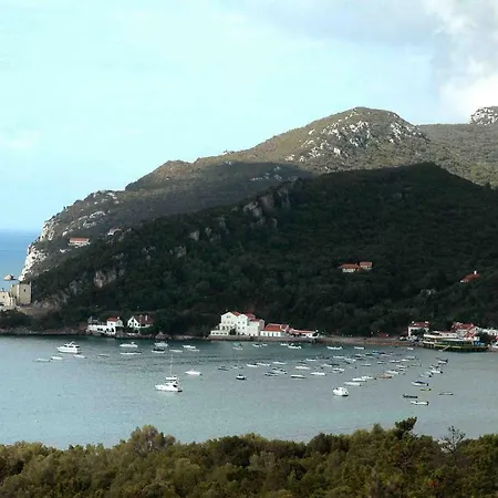 Arrabida Mountain House בית נופש